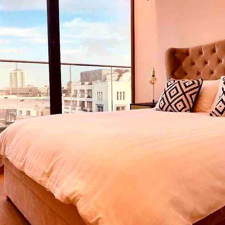 Large 3 Bed 3 Bathrooms Penthouse With Terrace And City Views In Londyn Zewnętrze zdjęcie