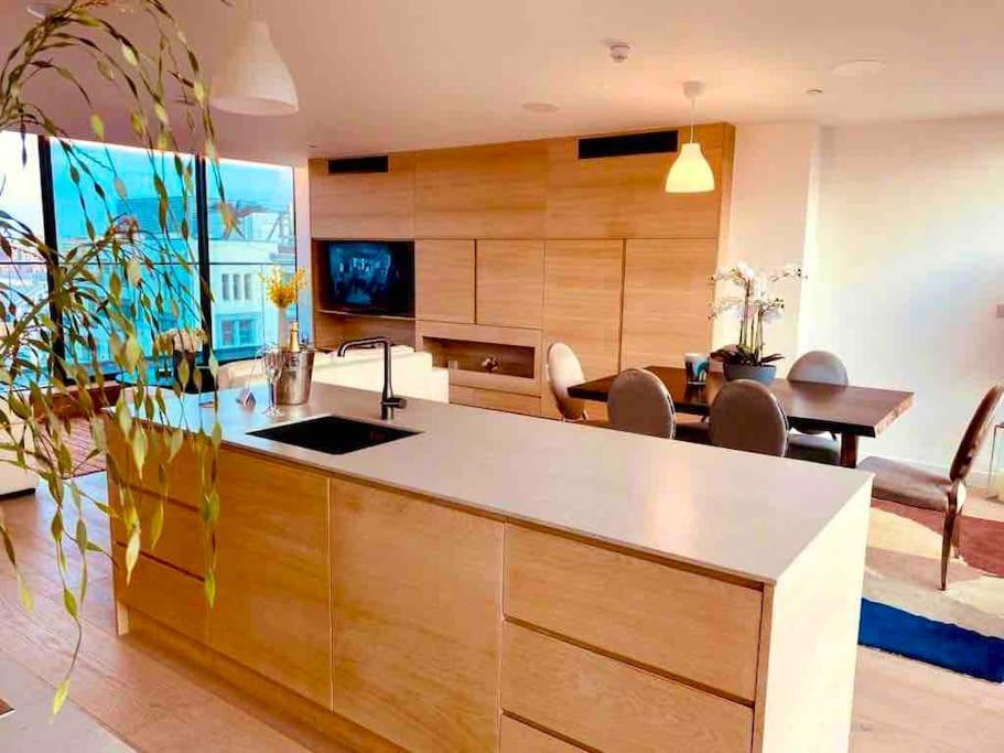Large 3 Bed 3 Bathrooms Penthouse With Terrace And City Views In Londyn Zewnętrze zdjęcie