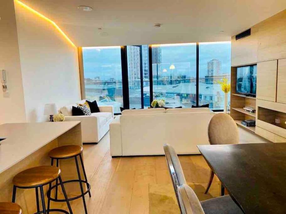Large 3 Bed 3 Bathrooms Penthouse With Terrace And City Views In Londyn Zewnętrze zdjęcie