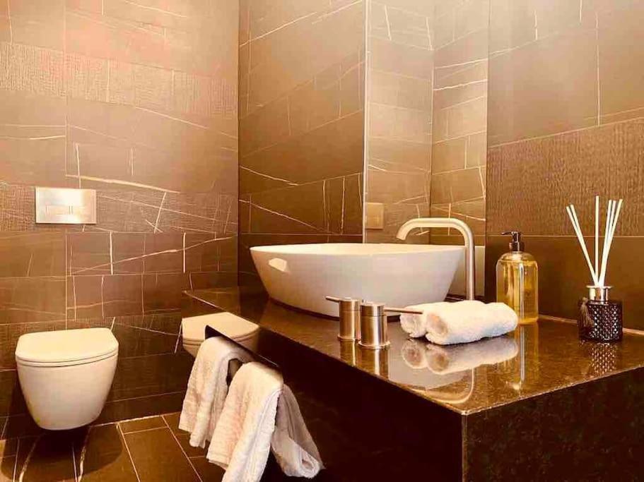 Large 3 Bed 3 Bathrooms Penthouse With Terrace And City Views In Londyn Zewnętrze zdjęcie