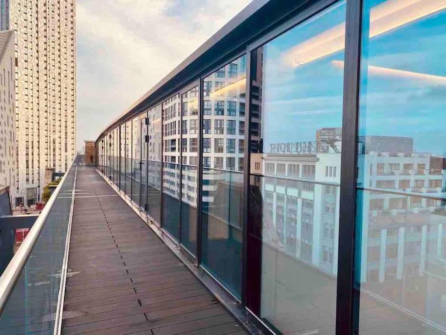 Large 3 Bed 3 Bathrooms Penthouse With Terrace And City Views In Londyn Zewnętrze zdjęcie