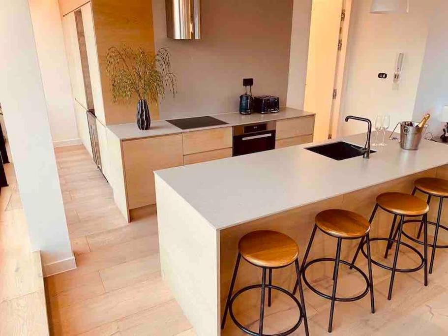 Large 3 Bed 3 Bathrooms Penthouse With Terrace And City Views In Londyn Zewnętrze zdjęcie