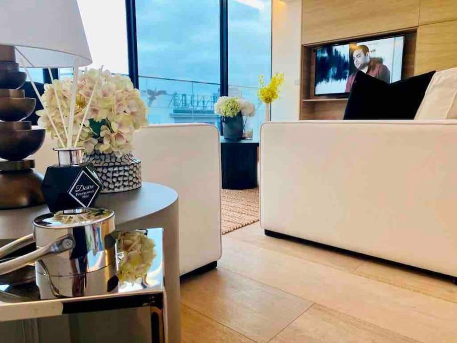 Large 3 Bed 3 Bathrooms Penthouse With Terrace And City Views In Londyn Zewnętrze zdjęcie