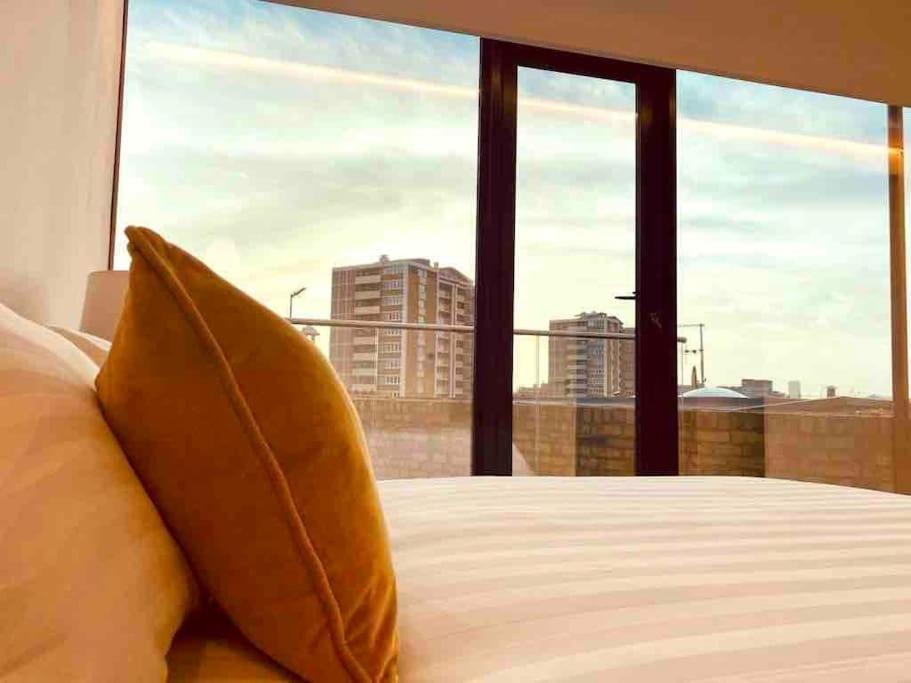 Large 3 Bed 3 Bathrooms Penthouse With Terrace And City Views In Londyn Zewnętrze zdjęcie